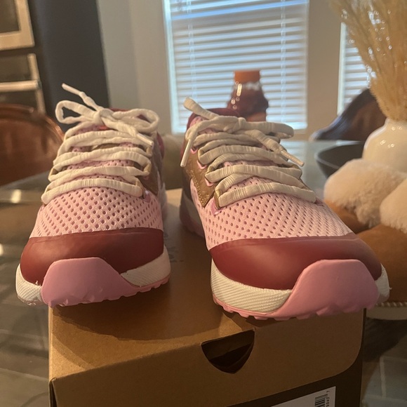 OluKai Wailuku Women’s Athletic Shoes - Picture 3 of 6